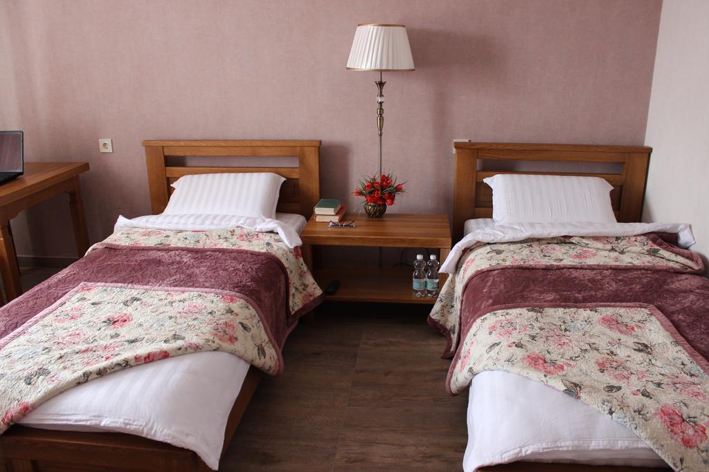 Barin House Hotel Sumy Bagian luar foto