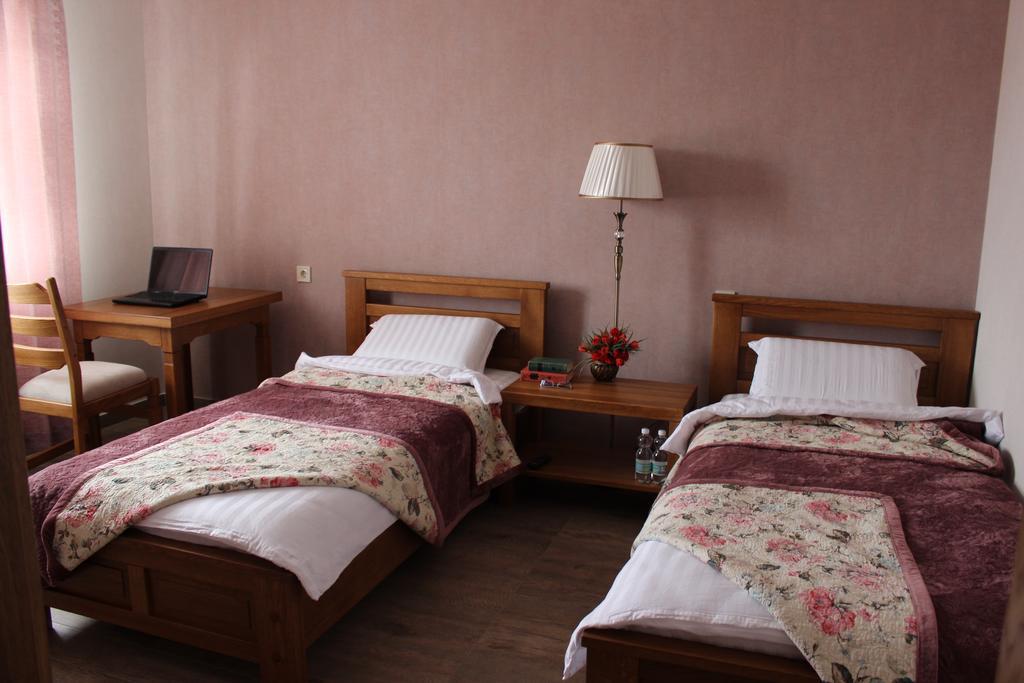 Barin House Hotel Sumy Bagian luar foto