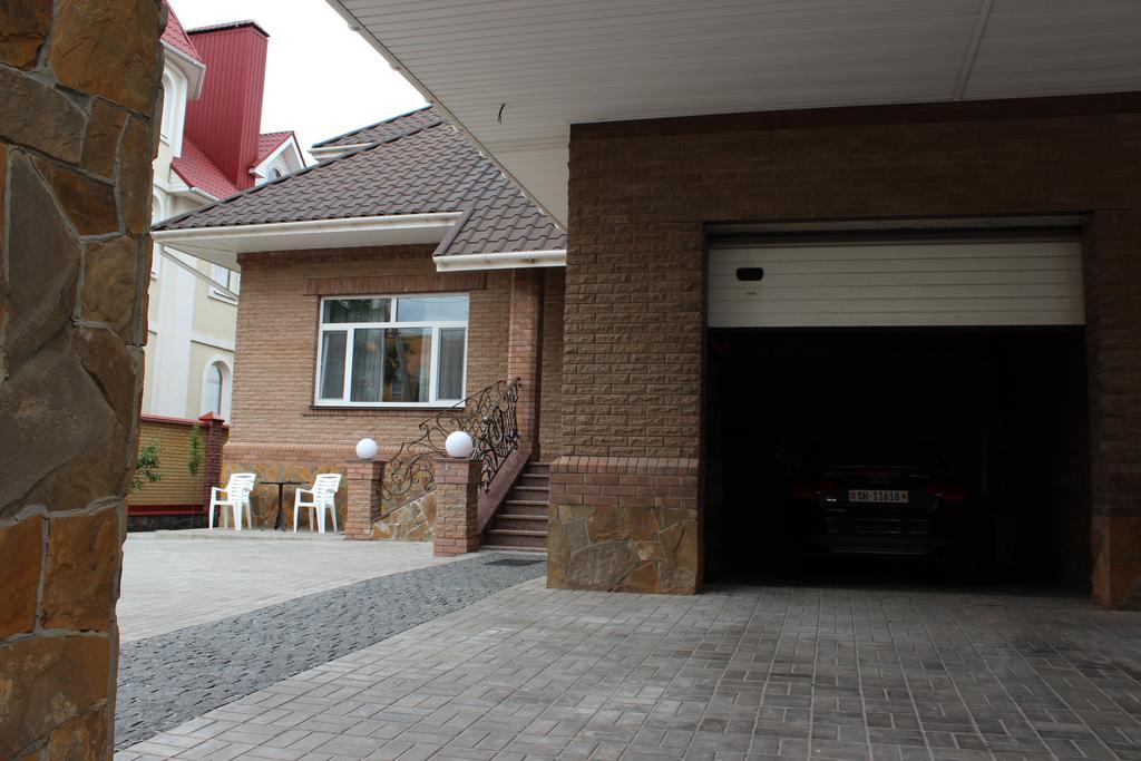 Barin House Hotel Sumy Bagian luar foto